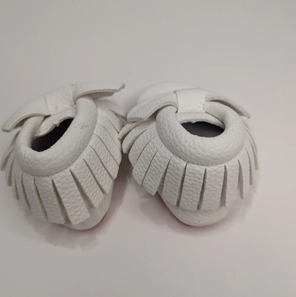 White Leather Baby Moccasins w/ Bow – Infant Crib Shoes 0–6 Months – Soft Sole‎